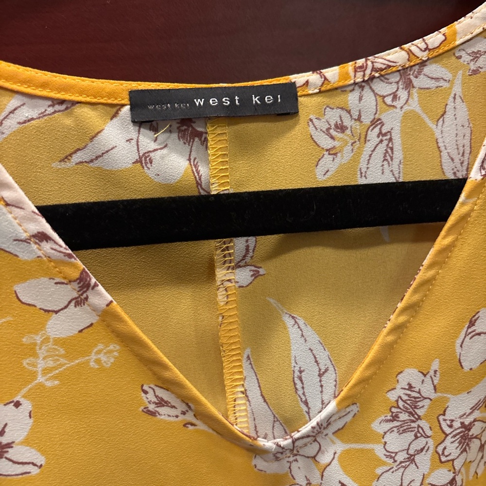 West Kei Yellow Floral Twist Front Blouse XS Short Sleeve Boho Top - Picture 3 of 5